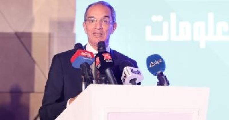 وزير الاتصالات يفتتح مركز إبداع مصر الرقمية بمدينة الخارجة