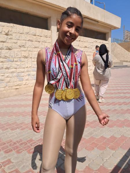 الكاتبة الصحفية هايدى فاروق تهنئ  لاعبة الجمباز  سلمي رامي حسن  بحصولها على الميدالية الذهبية ( صور )