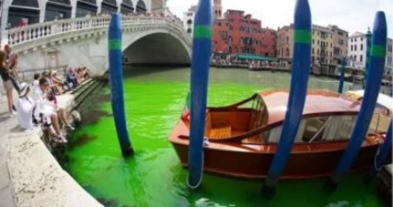 حل لغز تغير مياه مدينة البندقية فى إيطاليا إلى اللون الأخضر.. اعرف السبب