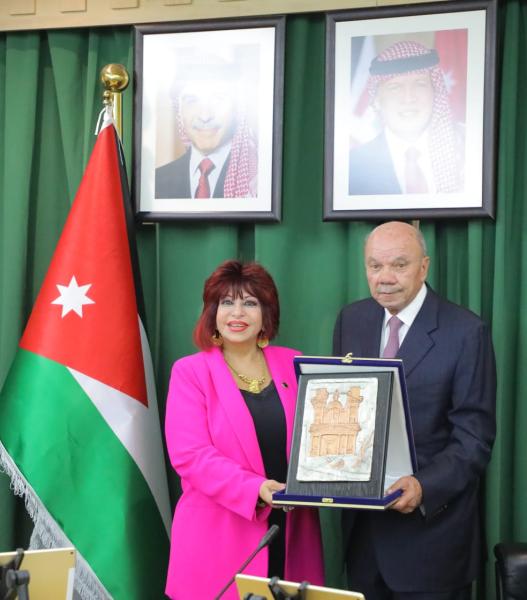 دولة رئيس مجلس الأعيان  الأردني يكرم   اتحاد المستثمرات العرب 