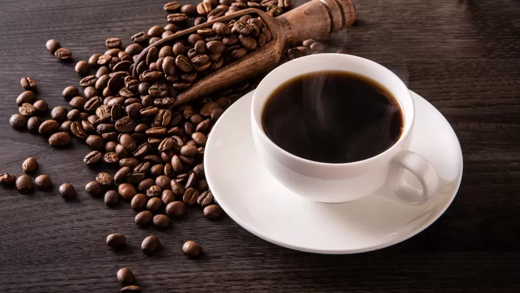 لو مدمن قهوة.. 6 مشكلات صحية يجب الحذر منها