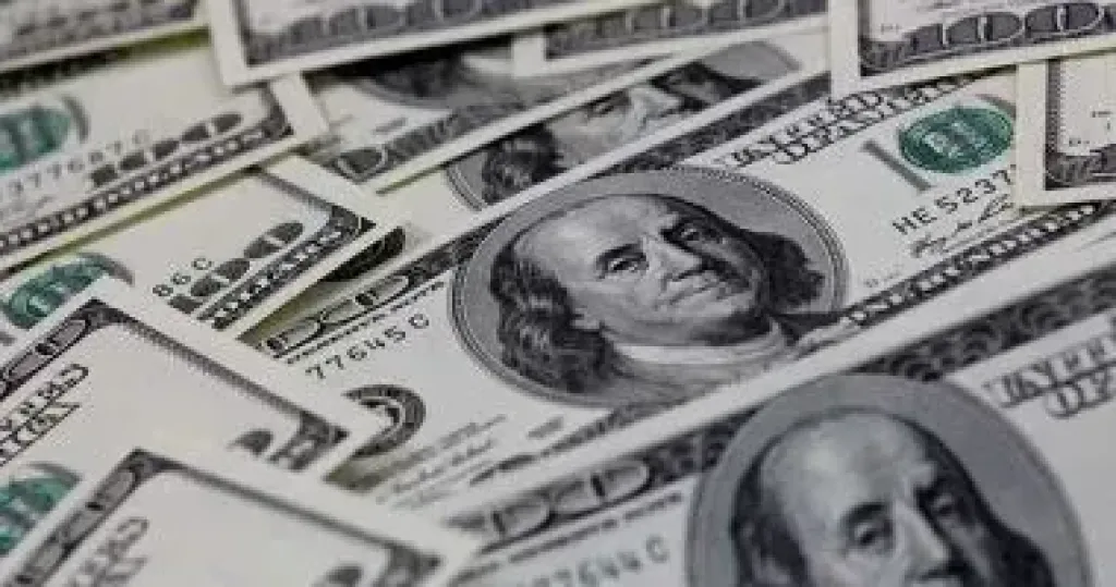 سعر صرف الدولار مقابل الجنيه بالبنوك اليوم الخميس.. المركزي يسجل 47.58 جنيه للشراء