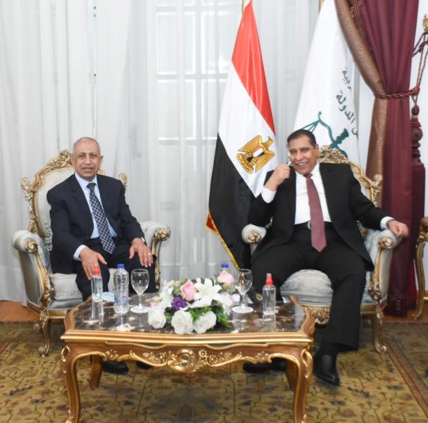 رئيس مجلس الدولة و رئيس الأكاديمية العربية البحرية يناقشان  تعزيز التعاون المشترك