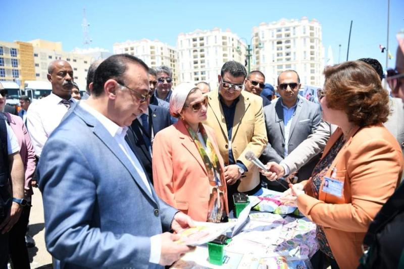 وزيرة البيئة ومحافظ الإسكندرية يشهدان مراسم اصطفاف عدد من المعدات الحديثة لمنظومة النظافة
