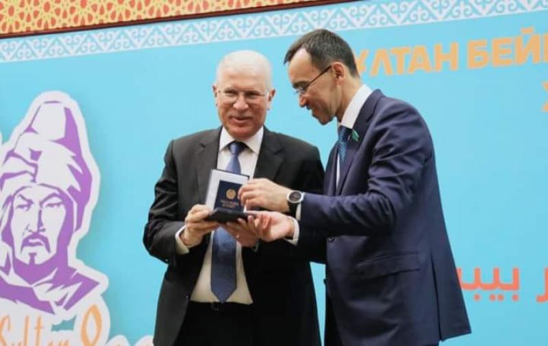 جمهورية كازاخستان تمنح وسام رئاسى للمقاولون العرب