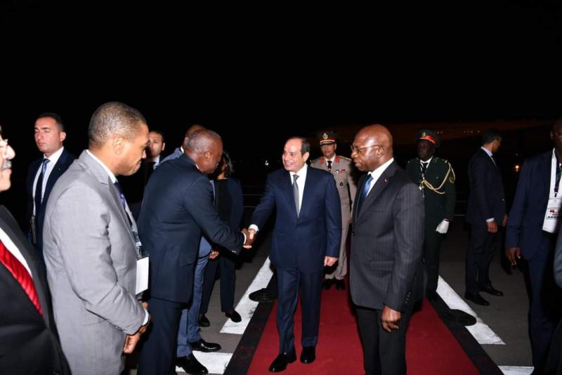 الرئيس السيسي يصل انجولا في أول زيارة لرئيس مصرى