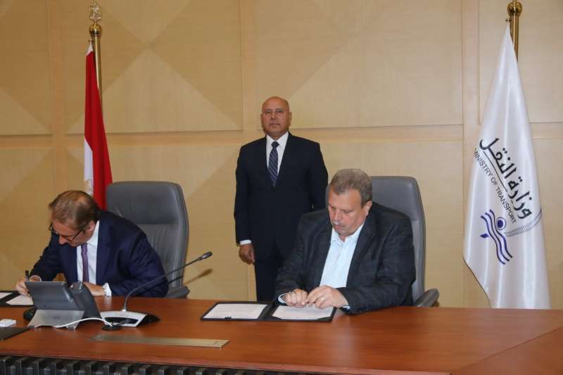 وزير النقل يشهد توقيع بروتوكول تعاون بين السكك الحديدية و شركة كولواى مصر للتصنيع  للمكونات الداخلية للوحدات المتحركة
