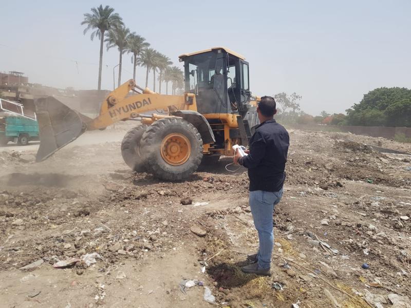 محافظة الجيزة: رفع ١٥٠٠  طن مخلفات ونواتج لأعمال التغطية لترعة المنصورية بمركز ابو النمرس