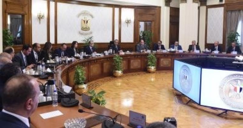 رئيس الوزراء يلتقى أعضاء الاتحاد المصري لجمعيات المستثمرين