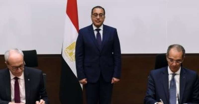 رئيس الوزراء يشهد توقيع مذكرة تفاهم للتعاون بين مصر والجزائر فى مجال الاتصالات