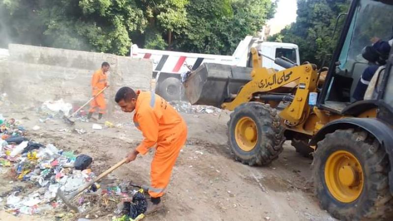 حملة لرفع المخلفات والقمامة والأتربة من الطرق والشوارع بشبرا الخيمة
