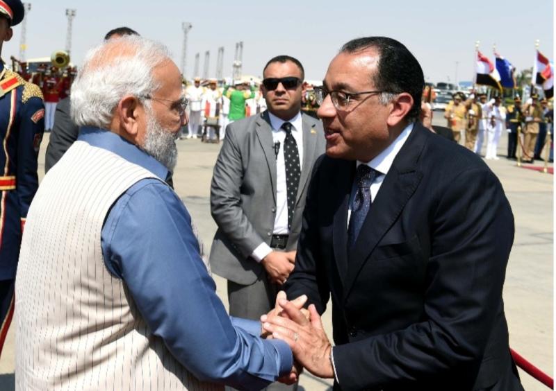 رئيس وزراء الهند لدى وصوله القاهرة: أتطلع إلى المحادثات مع الرئيس السيسي