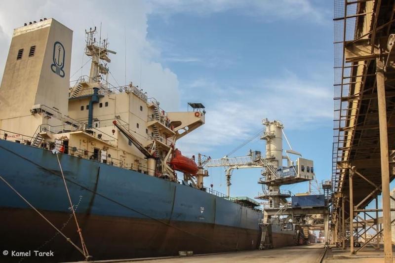 شحن 153 ألف طن من خام الكلينكر إلى دول إفريقية عبر ميناء شرق بورسعيد
