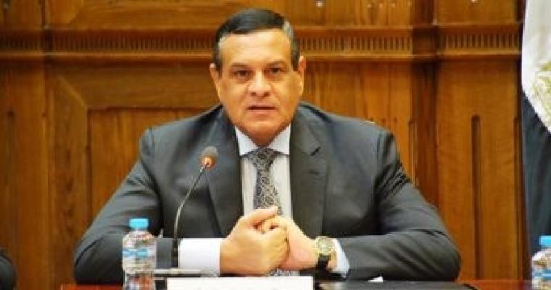 وزير التنمية المحلية يتابع مع محافظ الاسكندرية موقف انهيار عقار المنتزه