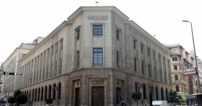 البنوك المصرية تعاود العمل الثلاثاء بعد انتهاء إجازة عيد الأضحى