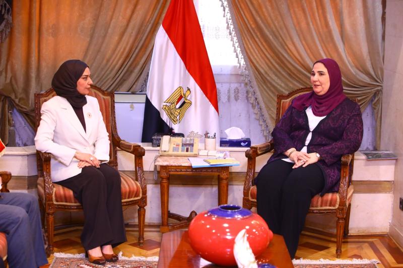 القباج:  تلتقي سفيرة البحرين بالقاهرة لبحث تعزيز التعاون على مستوى الأسر المنتجة  والتشريعات القانونية لرعاية الفئات الأولى بالرعاية