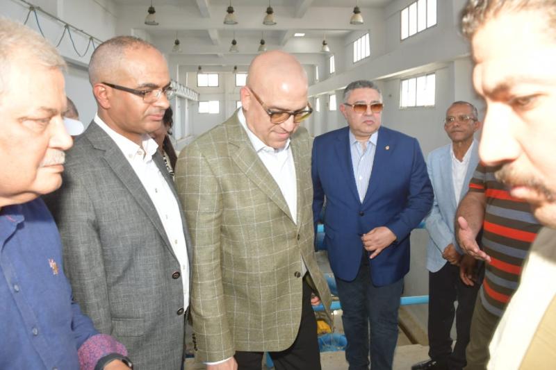وزير الإسكان ومحافظ البحر الأحمر يتفقدان توسعات محطة معالجة صرف صحي مدينة الغردقة بطاقة 90 ألف م3 يومياً