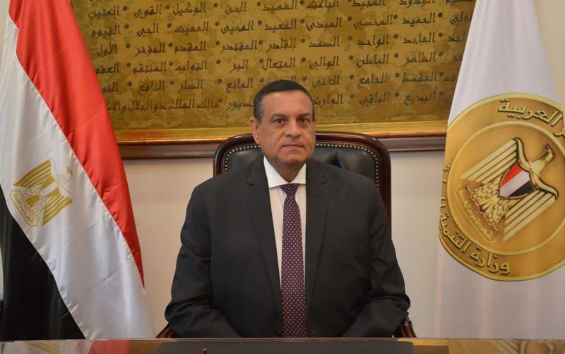 وزير التنمية المحلية يتابع مع محافظي القاهرة والجيزة معدلات تنفيذ المشروعات التنموية