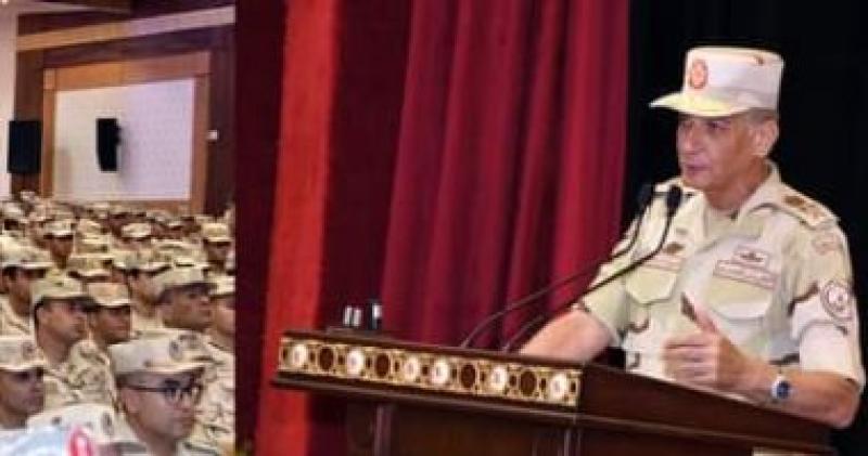 وزير الدفاع يشهد المرحلة الرئيسية لمشروع مراكز القيادة التعبوى للجيش الثالث