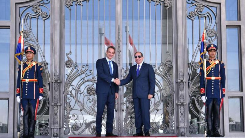 الرئيس عبد الفتاح السيسي يستقبل رئيس وزراء جمهورية اليونان بالعلمين الجديدة