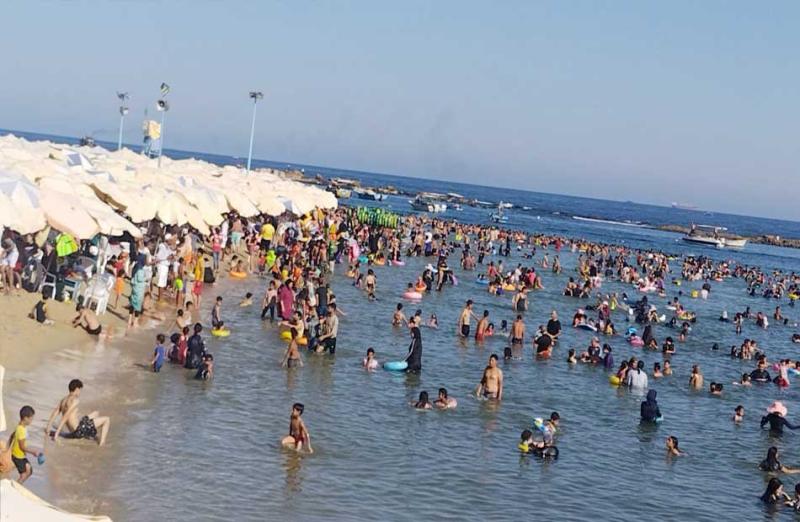 تزايد الإقبال على شواطئ الإسكندرية ورحلات اليوم الواحد كلمة السر