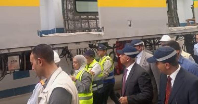 وزير النقل يتسلم مترو أنفاق صنع في مصر بمصنع سيماف