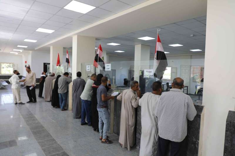 محافظ المنيا : التشغيل التجريبى للمجمعات الحكومية يشهد إقبالا ملحوظا لخدمة أهالى 192 قرية و 757 تابعا