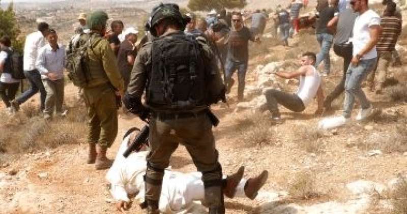 الاحتلال الإسرائيلى يقتحم عدة قرى فى جنين ويعتقل شابا فلسطينيا