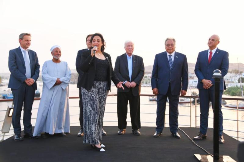 نائب الوزير لشئون السياحة تشارك في افتتاح أحد الفنادق العائمة بأسوان