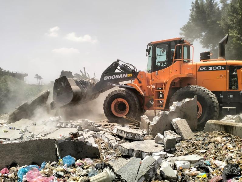 إزالة تعديات على الأراضي الزراعية بقرية عرابي في الإسكندرية