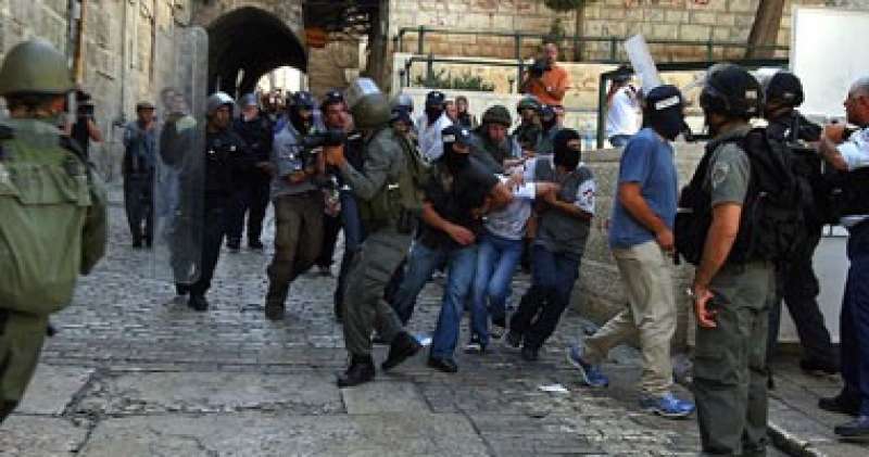 مستوطنون يقتحمون المسجد الأقصى.. وبحرية الاحتلال تعتقل 5 صيادين فلسطينيين