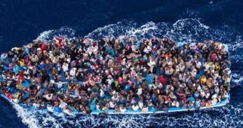 مصرع 4 أشخاص وإنقاذ 18 آخرين فى حادث غرق زورق مهاجرين قبالة اليونان