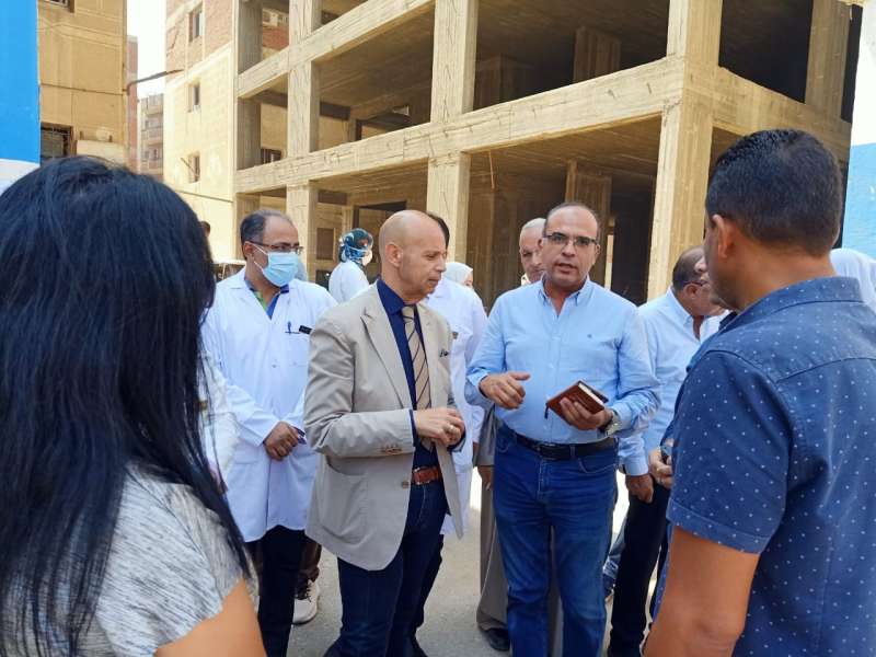وكيل وزارة الصحة بالشرقية يتفقد المبنى الجديد بمستشفى منيا القمح
