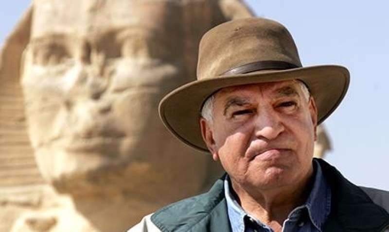 زاهي حواس يطالب  اليونسكو ووزارة السياحة والآثار بسحب الآثار المصرية من المتحف البريطاني