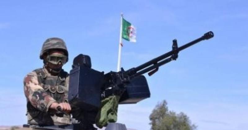 لجيش الجزائرى: ضبط 20 قذيفة مضادة للدبابات وعنصرى دعم للجماعات الإرهابية