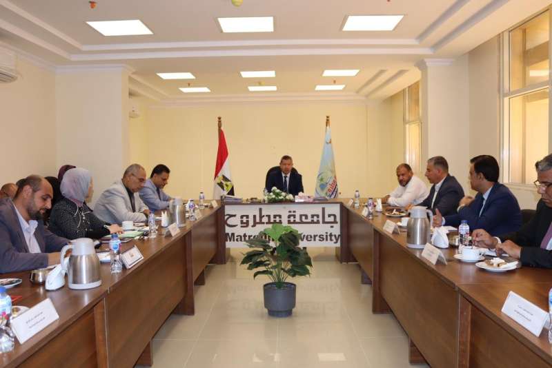 مجلس جامعة مطروح برئاسه د.مصطفى النجار يبحث الاستعدادات للعام الدراسي الجديد