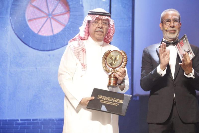 وزيرة الثقافة تُكرم رئيس هيئة المسرح والفنون الأدائية السعودي سلطان البازعي