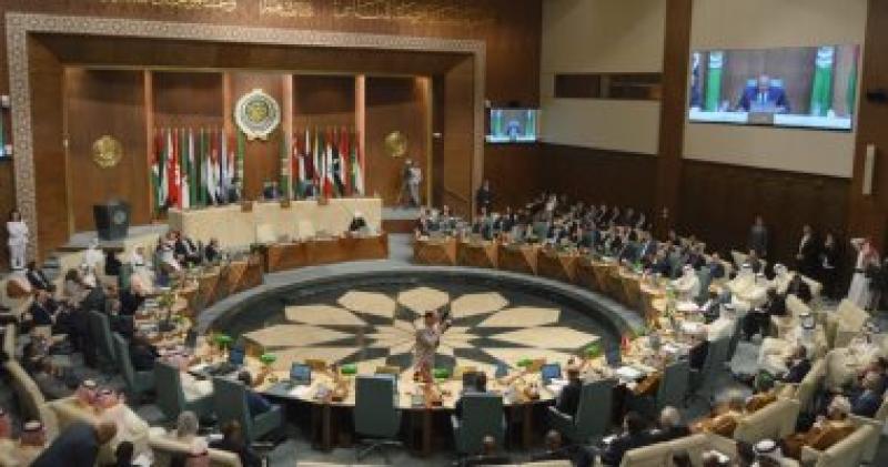 مندوب مصر يسلم رئاسة الجامعة العربية للمغرب فى بداية اجتماع المندوبين الدائمين