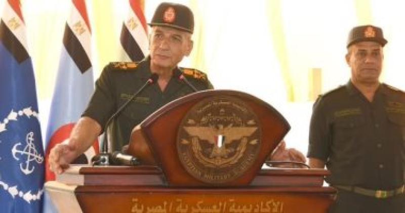 وزير الدفاع يتفقد اختبارات القبول للأكاديمية العسكرية