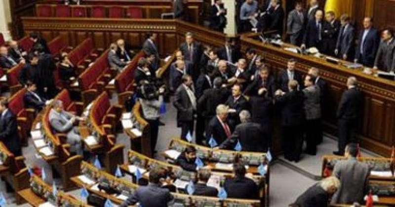 البرلمان الأوكرانى يوافق على تعيين رستم عمروف وزيرا للدفاع