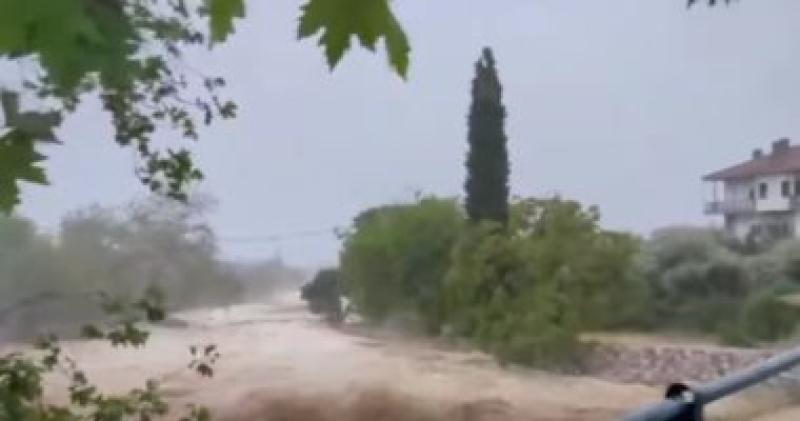 فيضانات اليونان