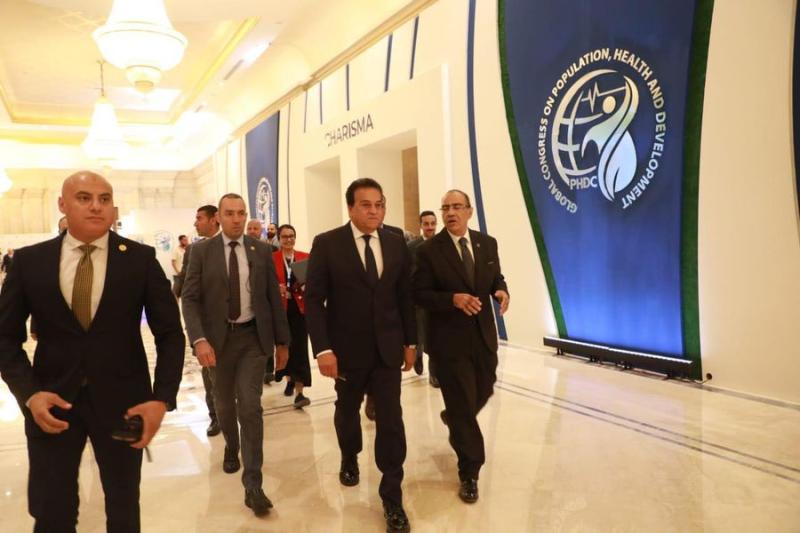 وزير الصحة يتفقد البرنامج التعليمي للزمالة المصرية بالمؤتمر العالمي للسكان والصحة والتنمية