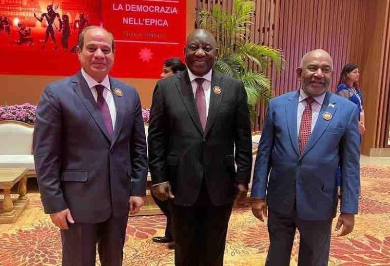 الرئيس يلتقي رئيس جمهورية جزر القمر والرئيس الحالي للاتحاد الإفريقي على هامش قمة العشرين