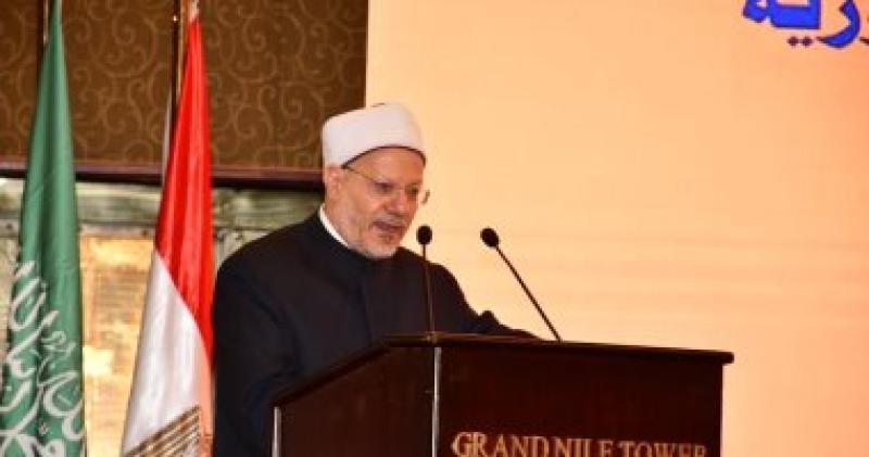الدكتور شوفى علام خلال مؤتمر المجلس الأعلى للشؤون الإسلامية