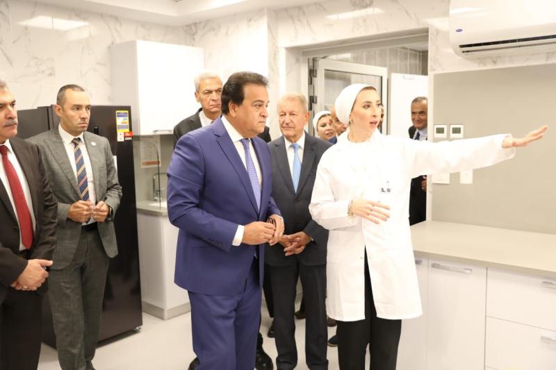 وزير الصحة يفتتح أول معمل متكامل للتحاليل الباثولوجية والجينية فيو مصر