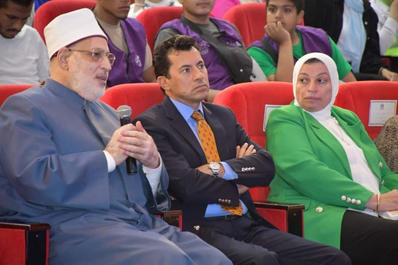 وكيل الأزهر، والدكتور أشرف صبحي، وزير الشباب والرياضة خلال انطلاق المرحلة الثالثة من برنامج التوعية