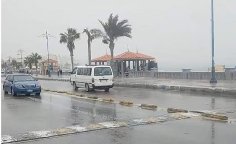 الإعصار دانيال.. هطول أمطار غزيرة على مدن الساحل الشمالى بمطروح | صور