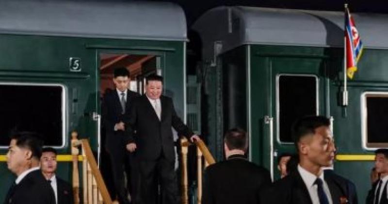 زعيم كوريا الشماليه فى القطار المدرع