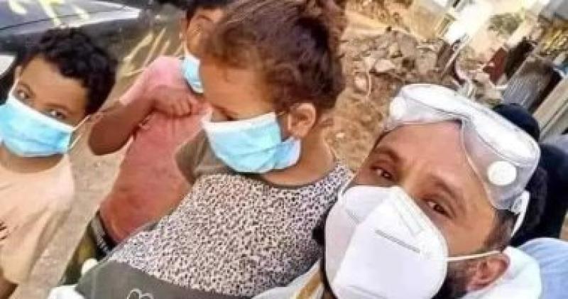 إنقاذ طفلة في درنة الليبية