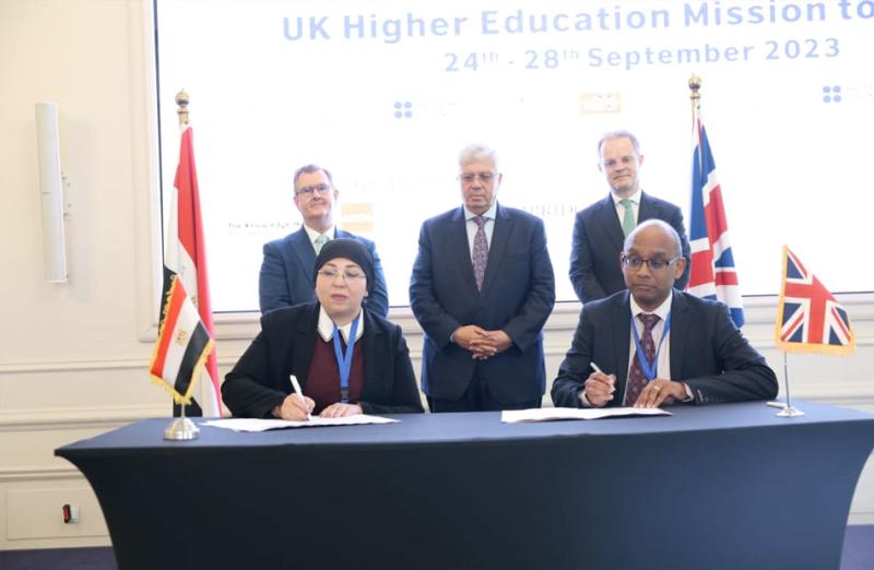 وزير التعليم العالي يشهد توقيع مذكرة تفاهم مع جامعة إسكس البريطانية| صور